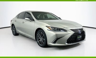 2022 Lexus ES 300H Premium