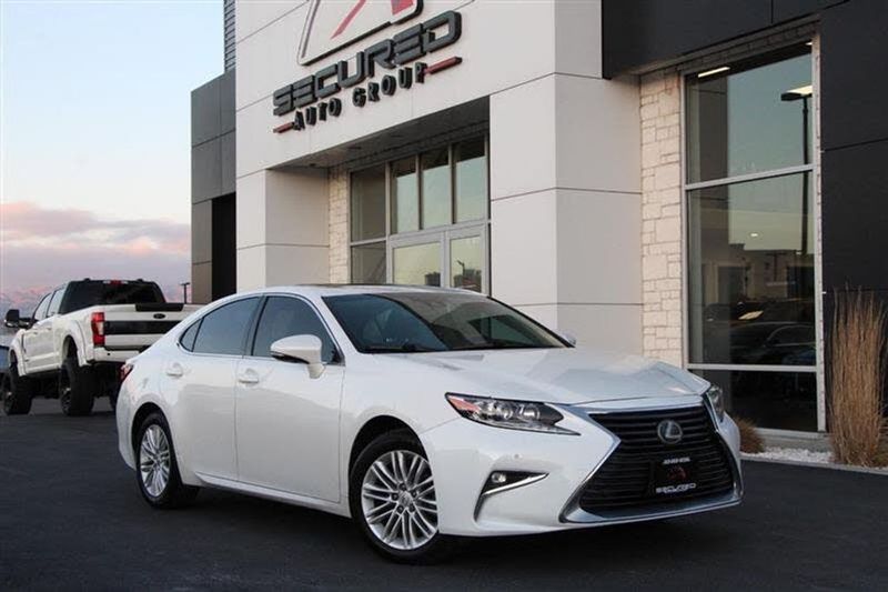 2017 Lexus ES — a typically priced live listing