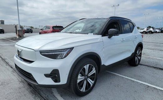 2023 Volvo XC40 Plus Dark