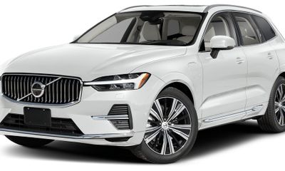 2026 Volvo XC60 Plus Dark