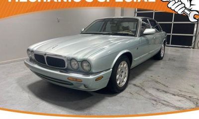 2000 Jaguar XJ8 Base 4D Sedan