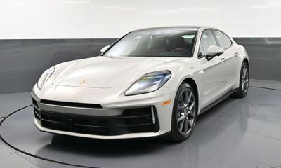 2026 Porsche Panamera 4