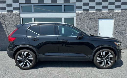 2024 Volvo XC40 Plus Bright
