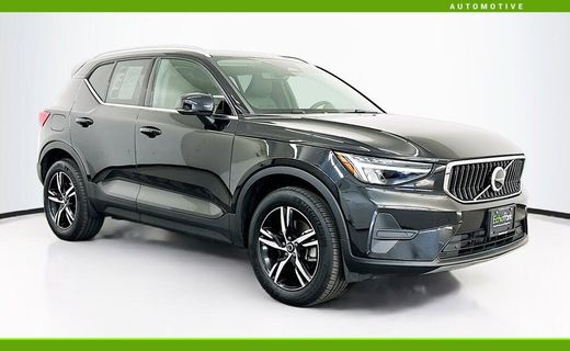 2025 Volvo XC40 Core