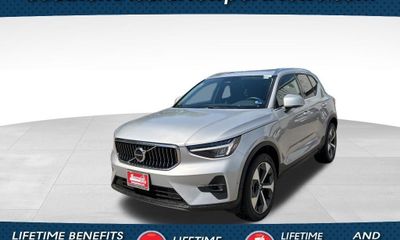 2025 Volvo XC40 Plus Bright