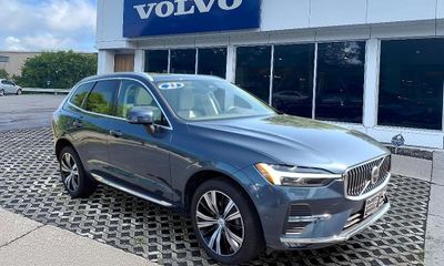 2023 Volvo XC60 Plus Bright