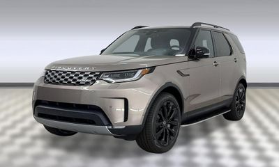 2026 Land Rover Discovery P300 S