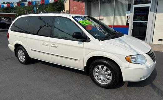 2005 Chrysler Town AND Country Touring