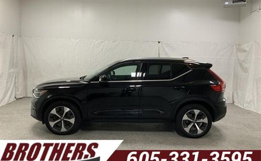2024 Volvo XC40 Plus Bright