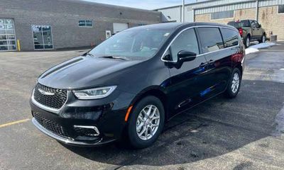 2026 Chrysler Pacifica Select