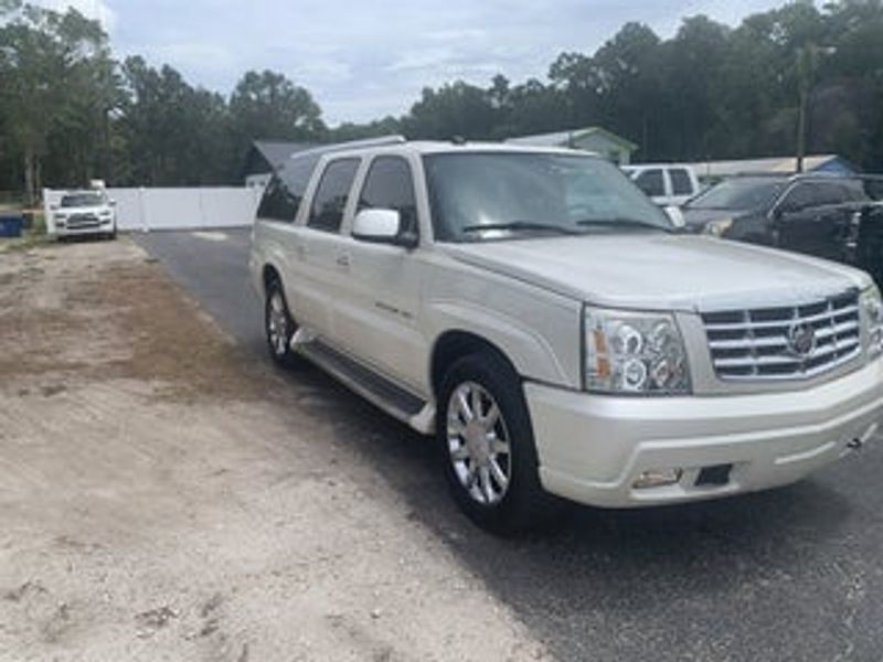 2004 Cadillac Escalade — a typically priced live listing