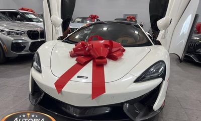 2017 McLaren 570GT