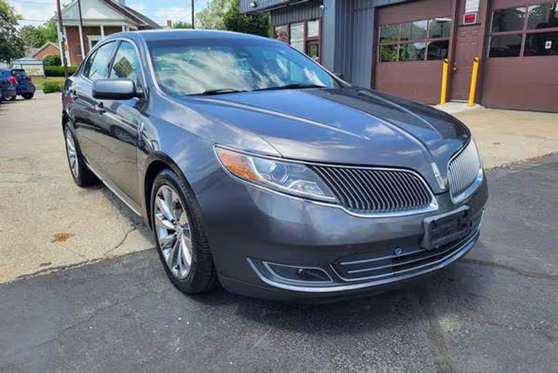 2016 Lincoln MKS — a typically priced live listing