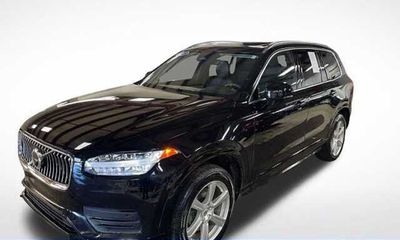 2023 Volvo XC90 Core Bright Theme