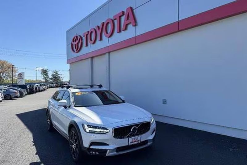 2019 Volvo V90CC — a typically priced live listing