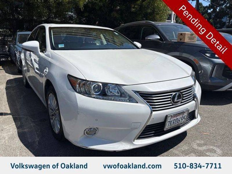 2015 Lexus ES — a typically priced live listing