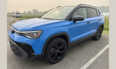 2025 Volkswagen Taos 4Motion SE Black