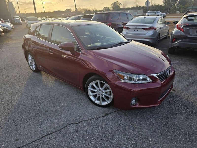 2011 Lexus CT — a typically priced live listing