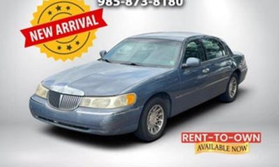 2000 Lincoln Town CAR Signature