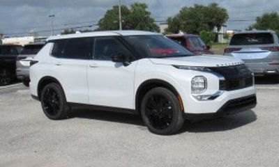 2026 Mitsubishi Outlander ES