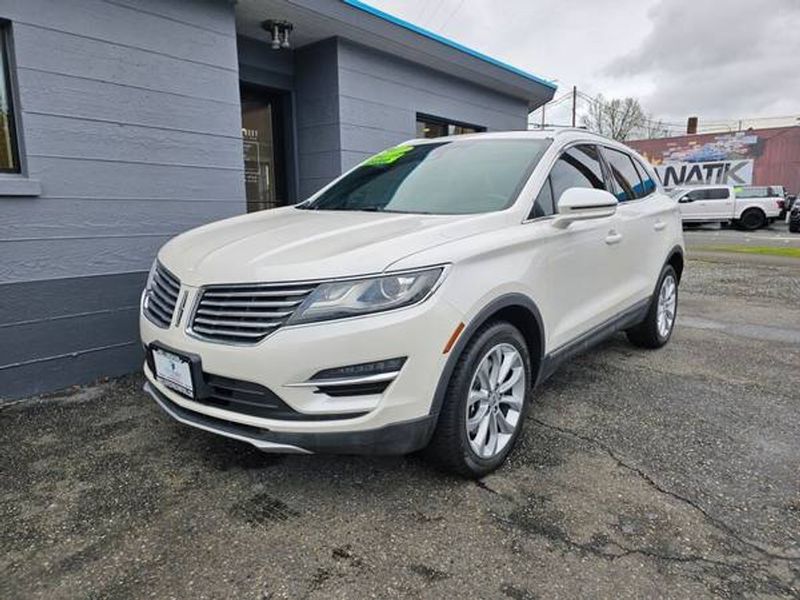 2017 Lincoln MKC — a typically priced live listing