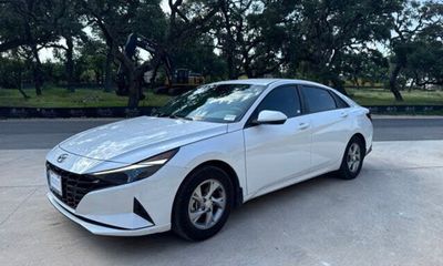 2022 Hyundai Elantra SE