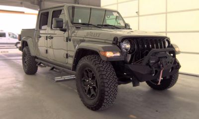 2023 Jeep Gladiator Sport