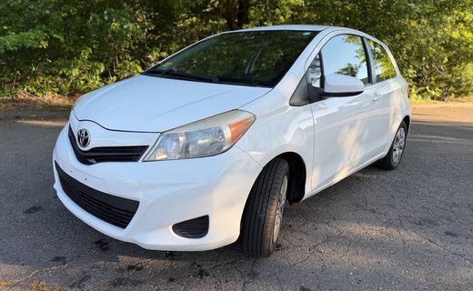 2013 Toyota Yaris LE Hatchback