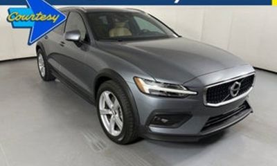 2020 Volvo V60CC Momentum