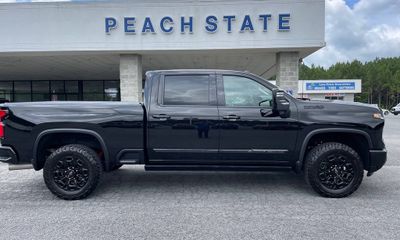 2024 Chevrolet Silverado HD High Country