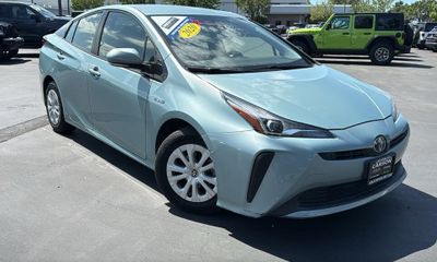 2020 Toyota Prius LE