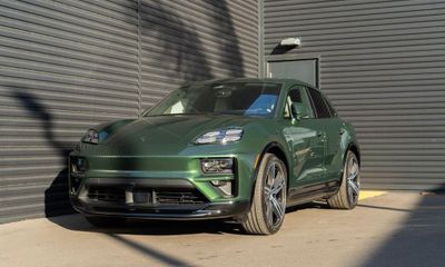 2025 Porsche Macan Turbo Electric