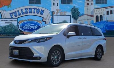 2025 Toyota Sienna XLE