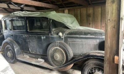 1930 Chrysler 77 Royal Sedan