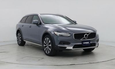 2022 Volvo V90CC Inscription