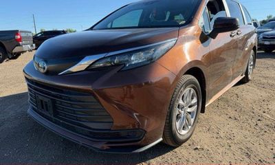 2024 Toyota Sienna LE
