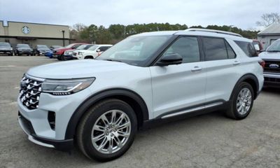 2025 Ford Explorer Platinum