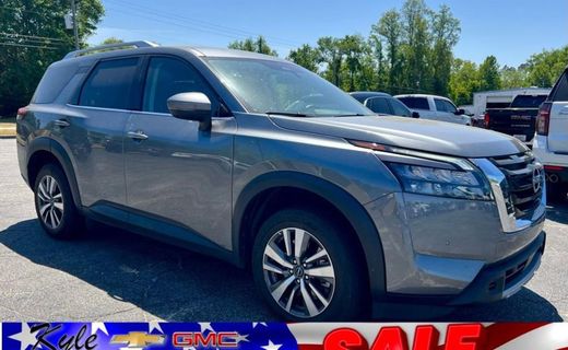 2025 Nissan Pathfinder SL