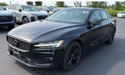 2024 Volvo S60 Plus Black Edition