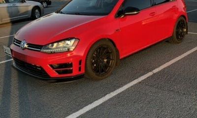 2016 Volkswagen Golf R Base W DCC