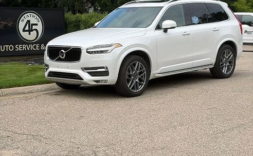 2017 Volvo XC90 Momentum