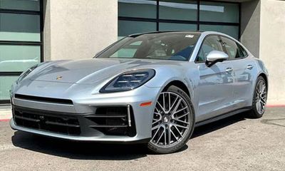 2025 Porsche Panamera 4