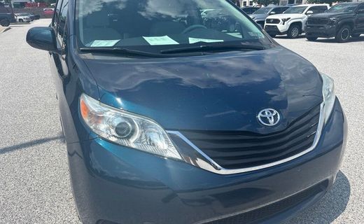2011 Toyota Sienna LE