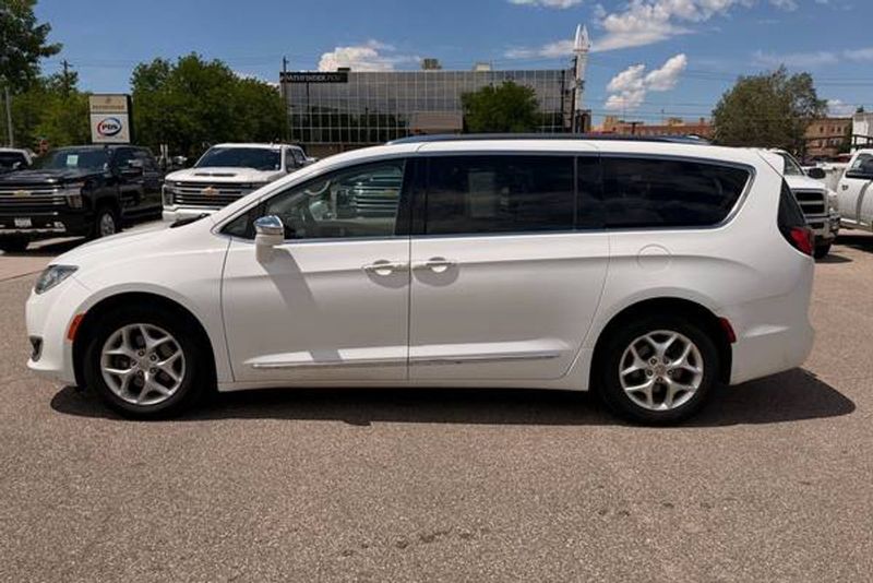 2020 Chrysler Pacifica — a typically priced live listing