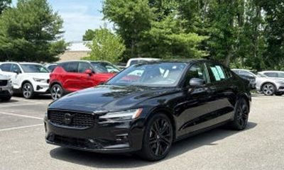 2024 Volvo S60 Plus Black Edition