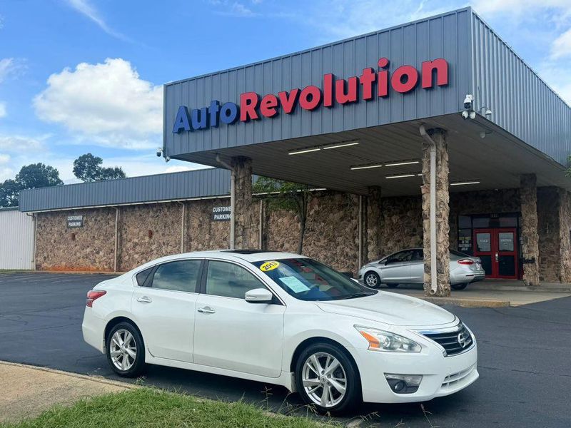 2013 Nissan Altima — a typically priced live listing