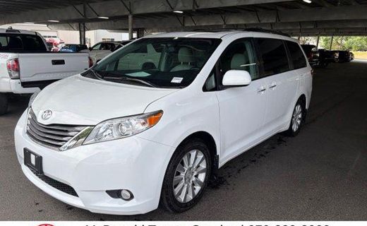 2014 Toyota Sienna XLE 7 Passenger