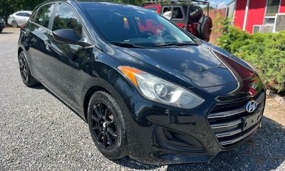 2016 Hyundai Elantra Standard