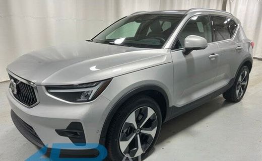 2025 Volvo XC40 Plus Bright