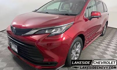 2021 Toyota Sienna LE Plus Package